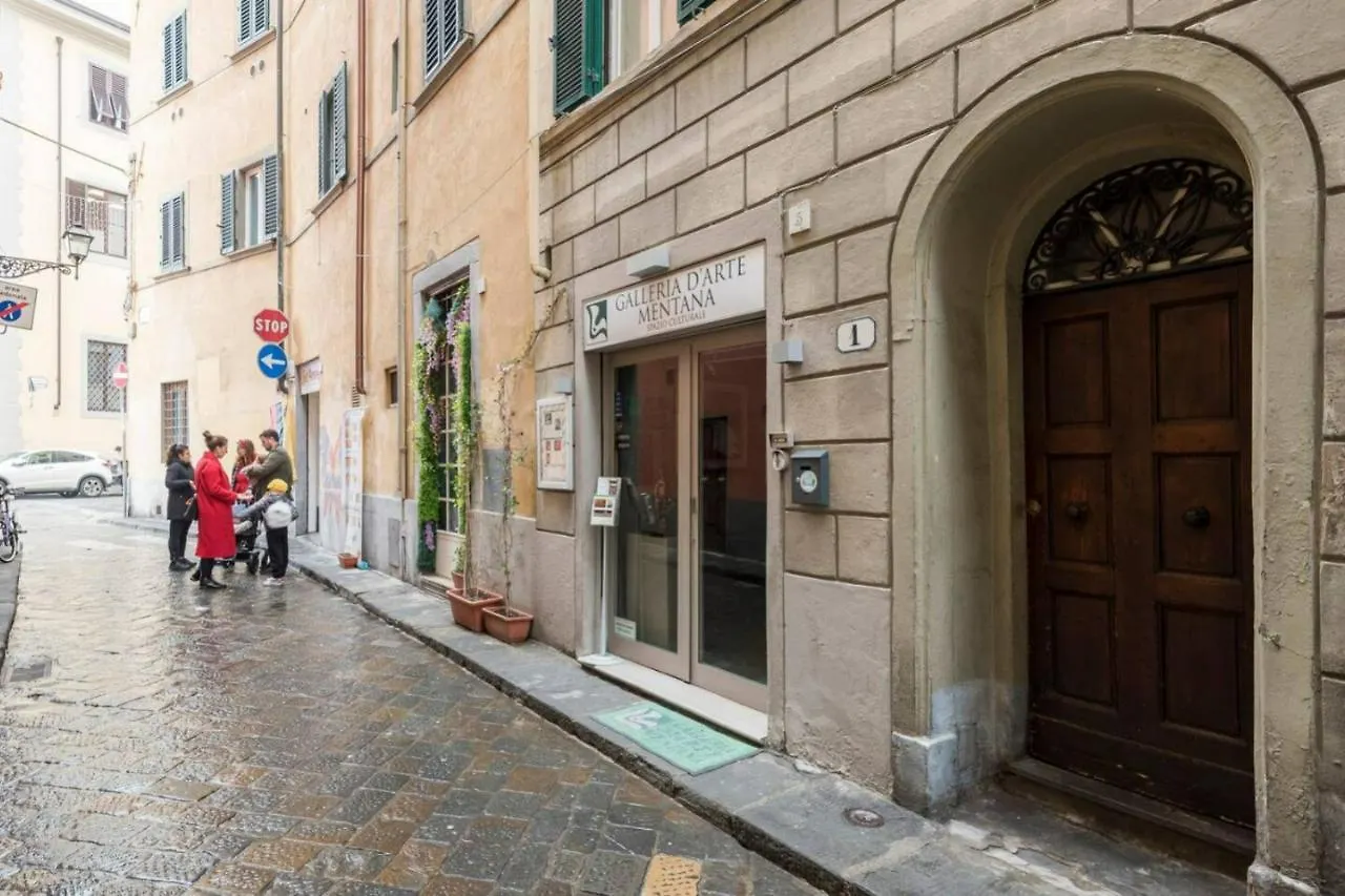 Cozy Apartment Near Ponte Vecchio Florence Italy