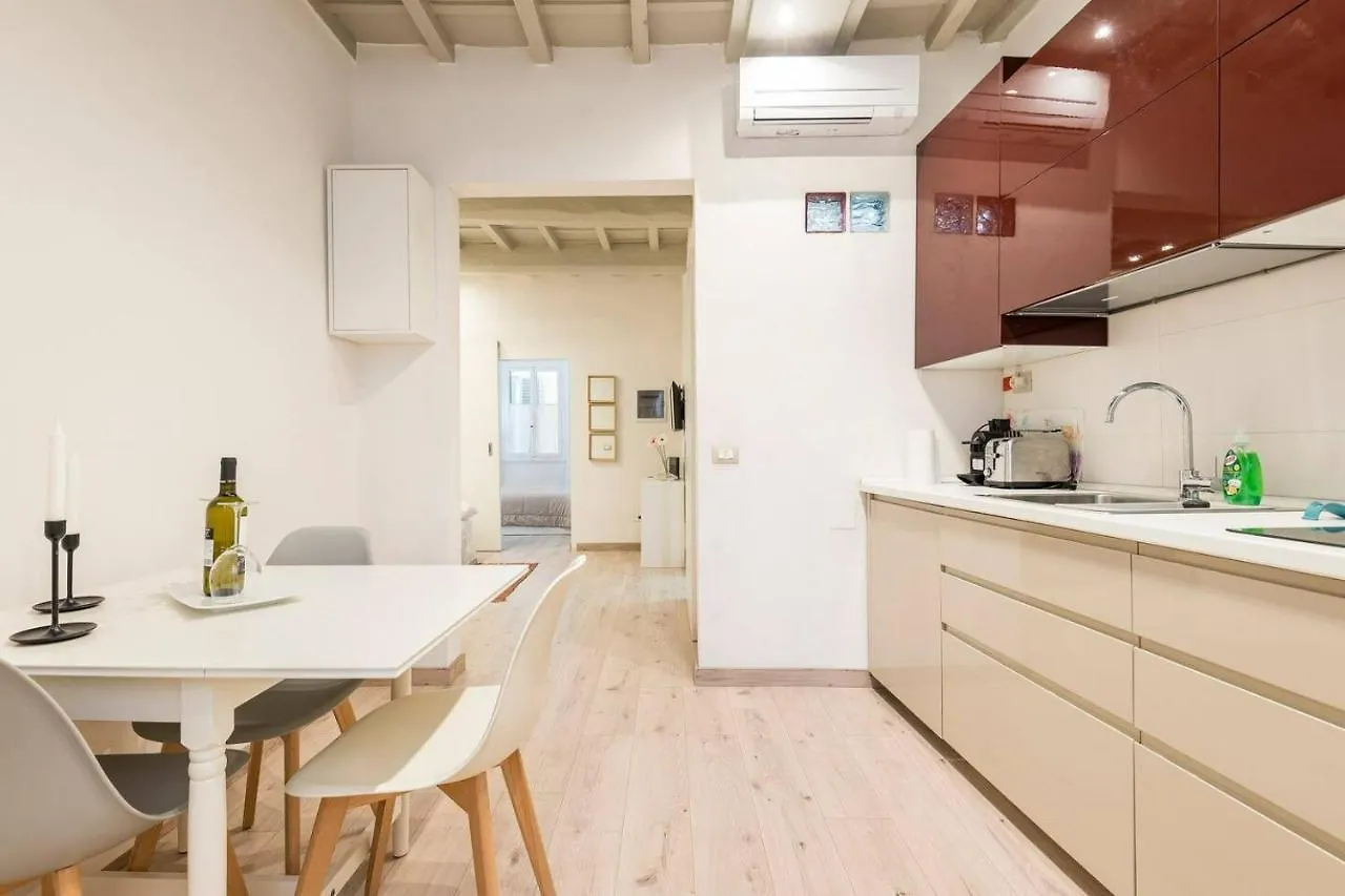 Cozy Apartment Near Ponte Vecchio Florence Italy